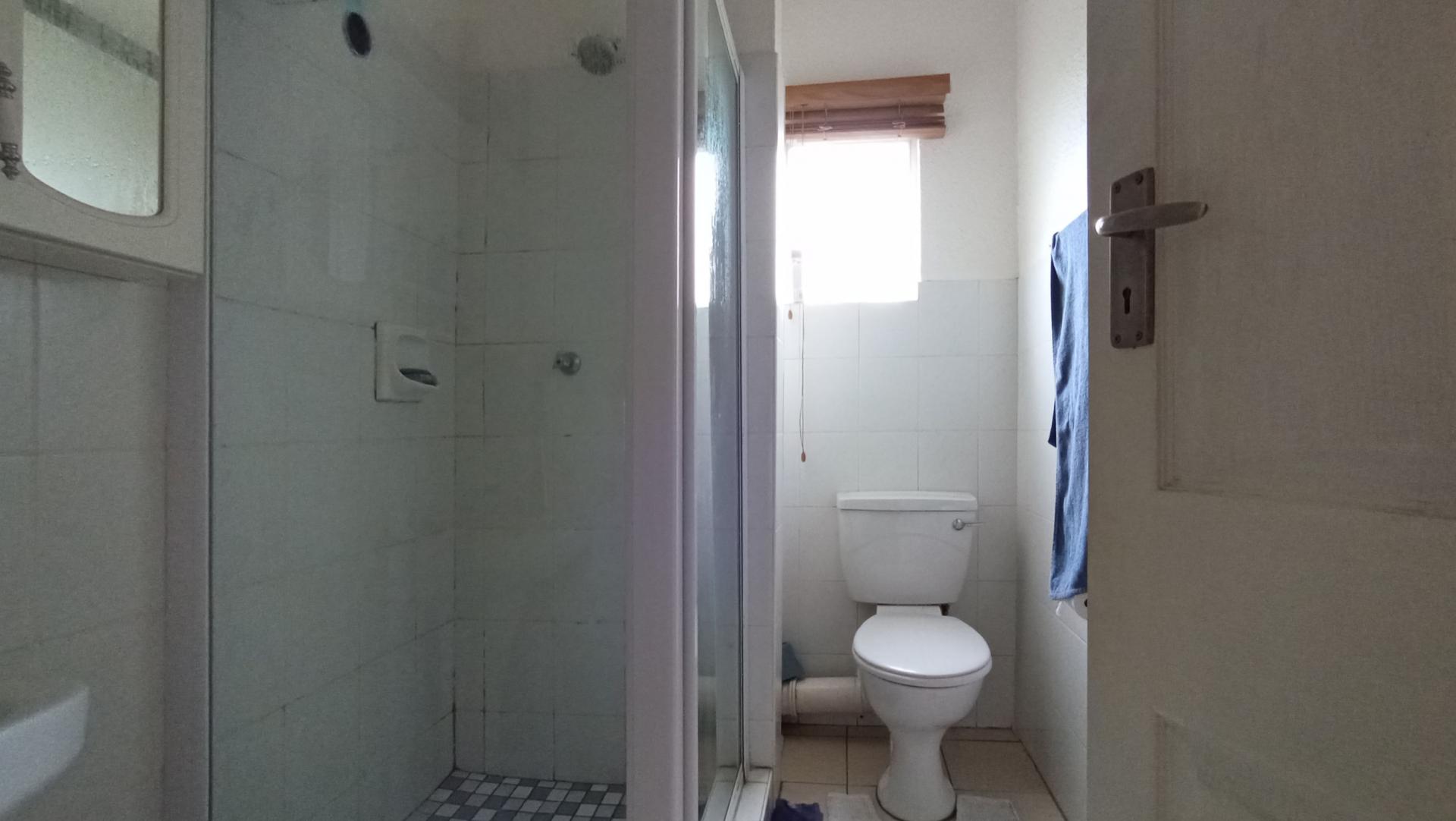 Bathroom 1 - 5 square meters of property in Melville