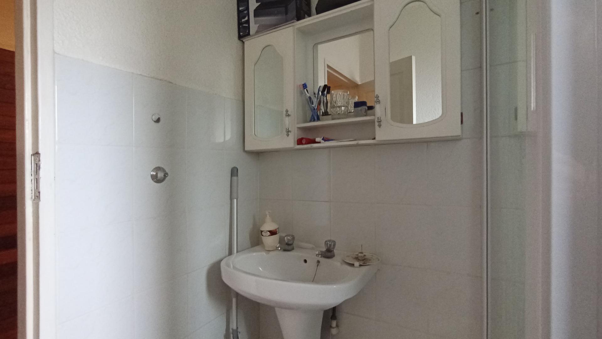 Bathroom 1 - 5 square meters of property in Melville