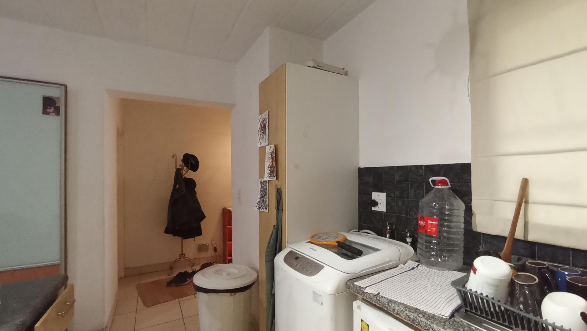 Kitchen - 11 square meters of property in Melville