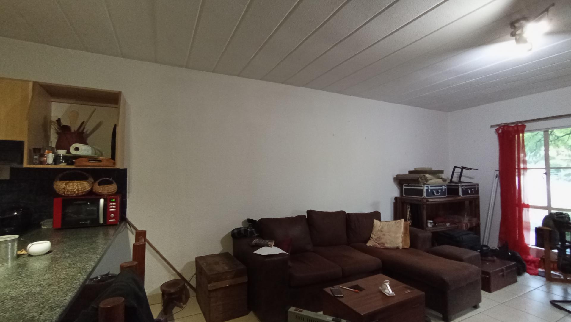 Lounges - 24 square meters of property in Melville