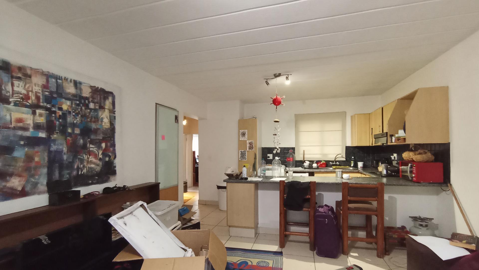 Lounges - 24 square meters of property in Melville