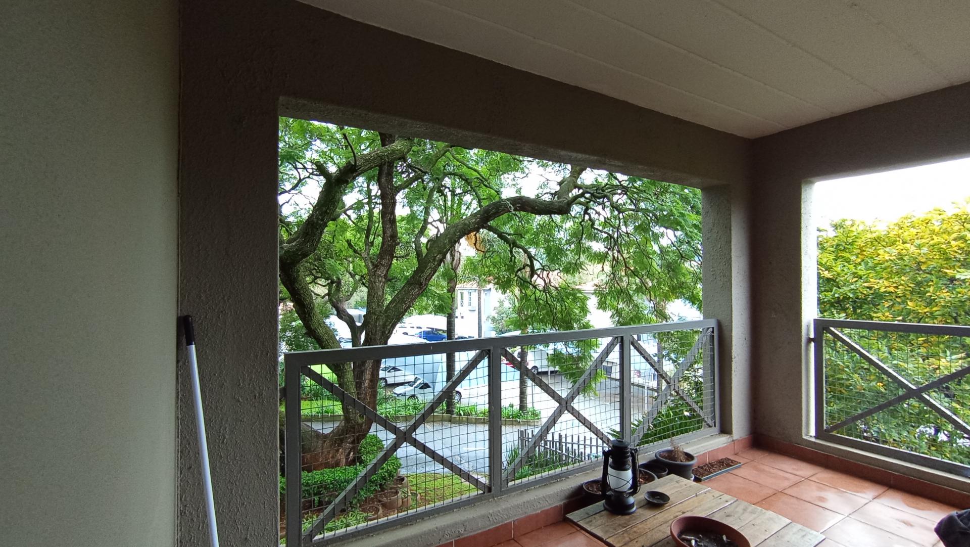 Balcony - 12 square meters of property in Melville
