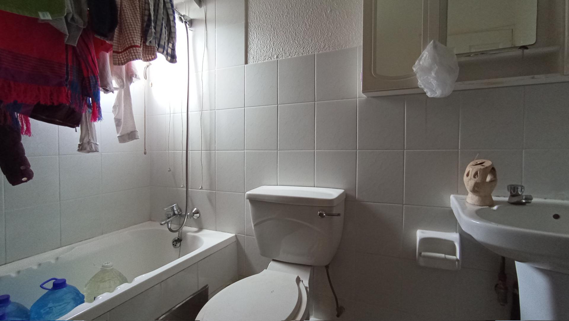 Main Bathroom - 6 square meters of property in Melville