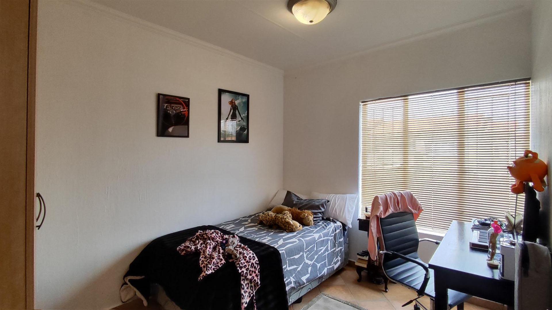 Bed Room 1 - 10 square meters of property in Dalpark