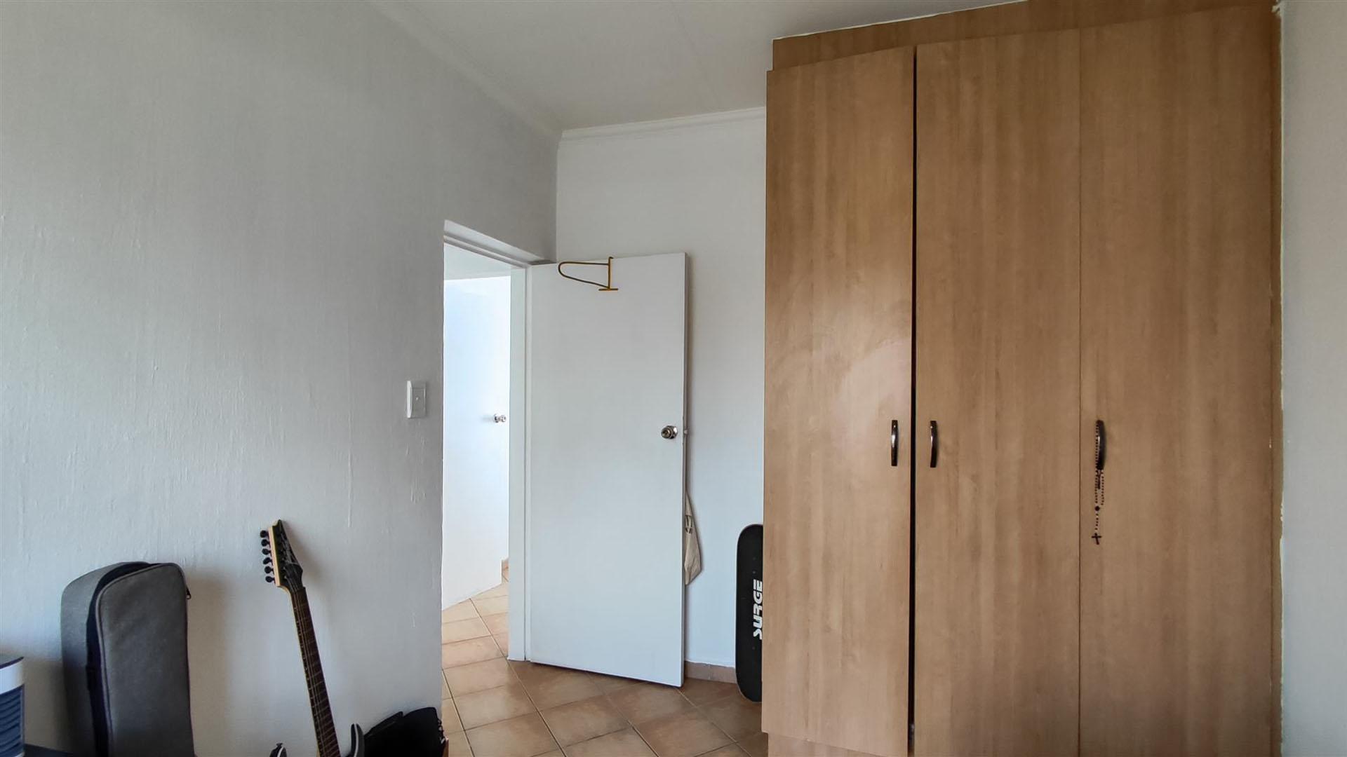 Bed Room 1 - 10 square meters of property in Dalpark