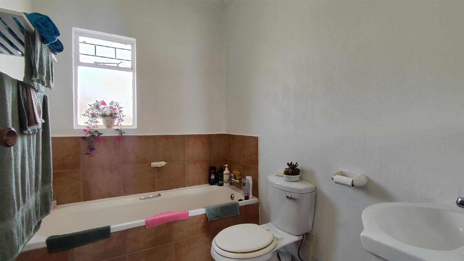 Bathroom 1 - 4 square meters of property in Dalpark