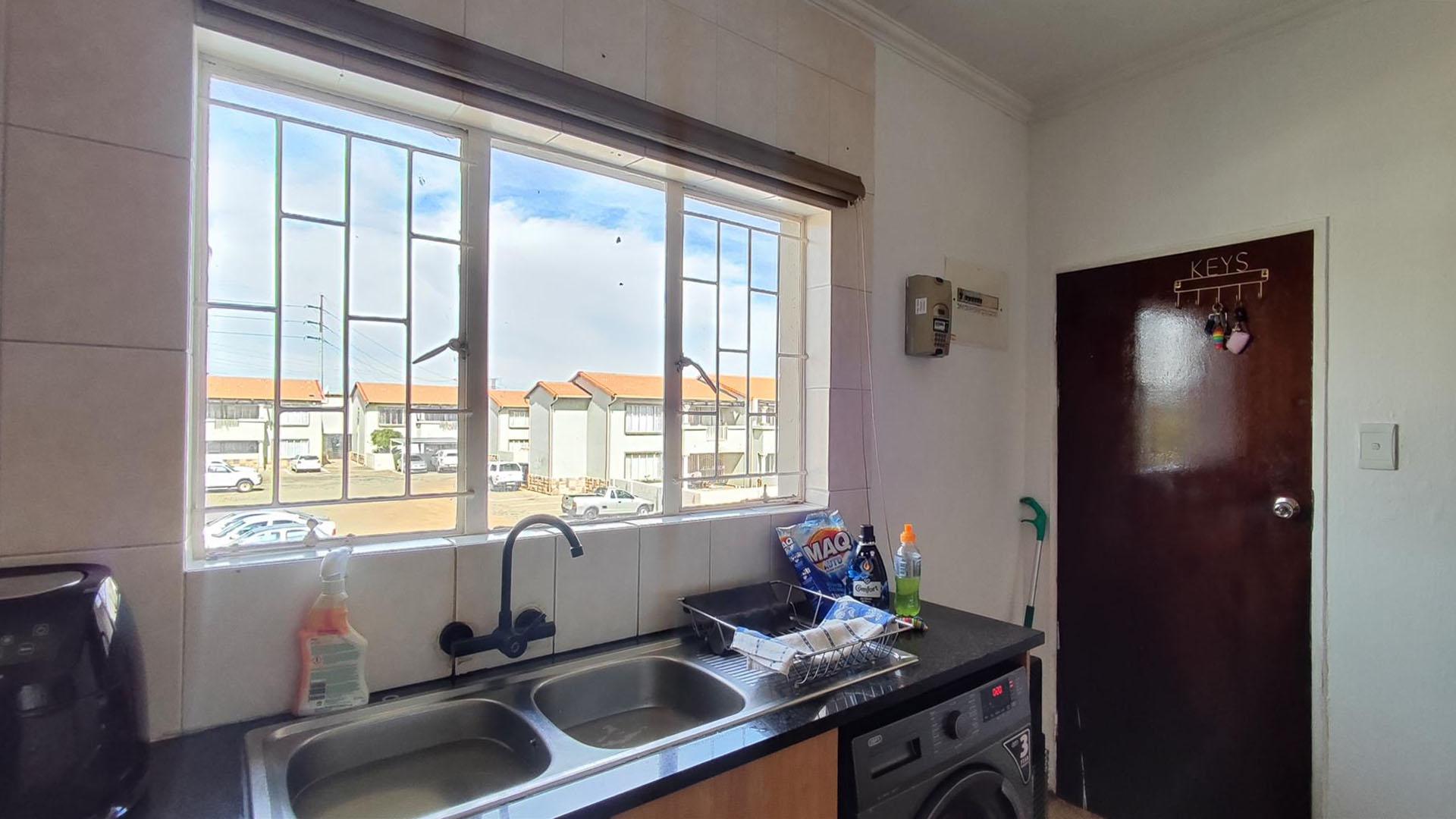 Kitchen - 8 square meters of property in Dalpark