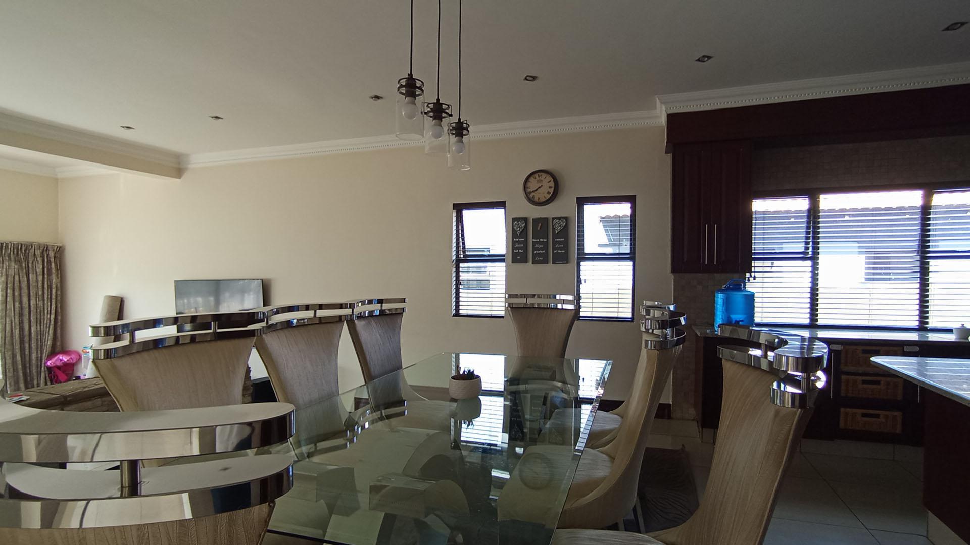 Dining Room - 15 square meters of property in Blue Valley Golf Estate