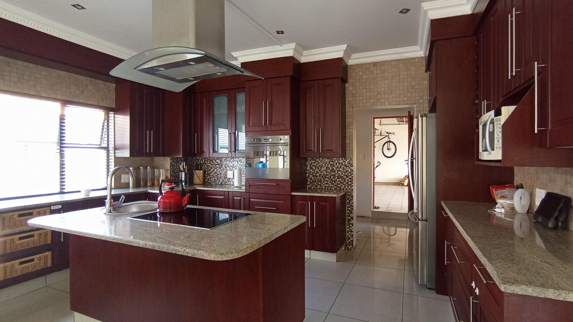 Kitchen - 23 square meters of property in Blue Valley Golf Estate