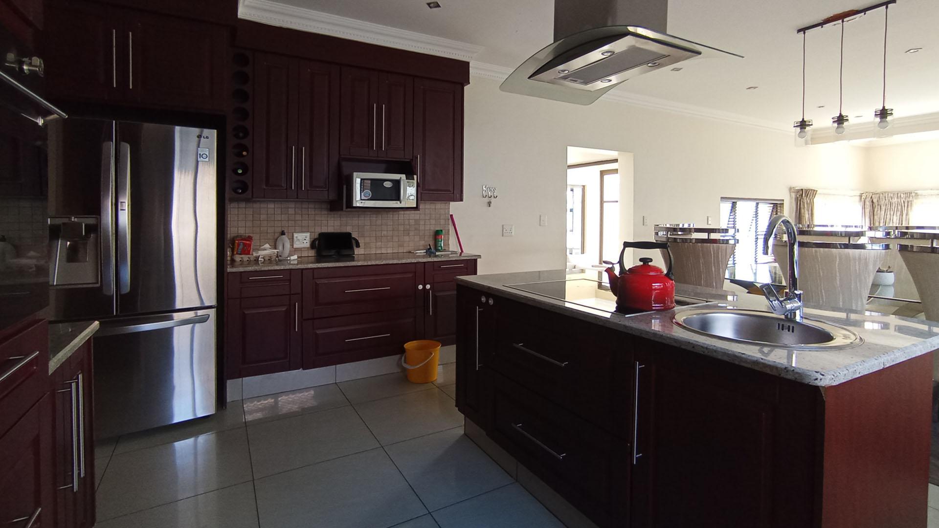 Kitchen - 23 square meters of property in Blue Valley Golf Estate