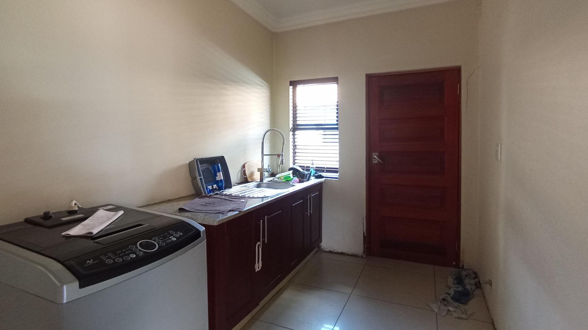 Scullery - 10 square meters of property in Blue Valley Golf Estate