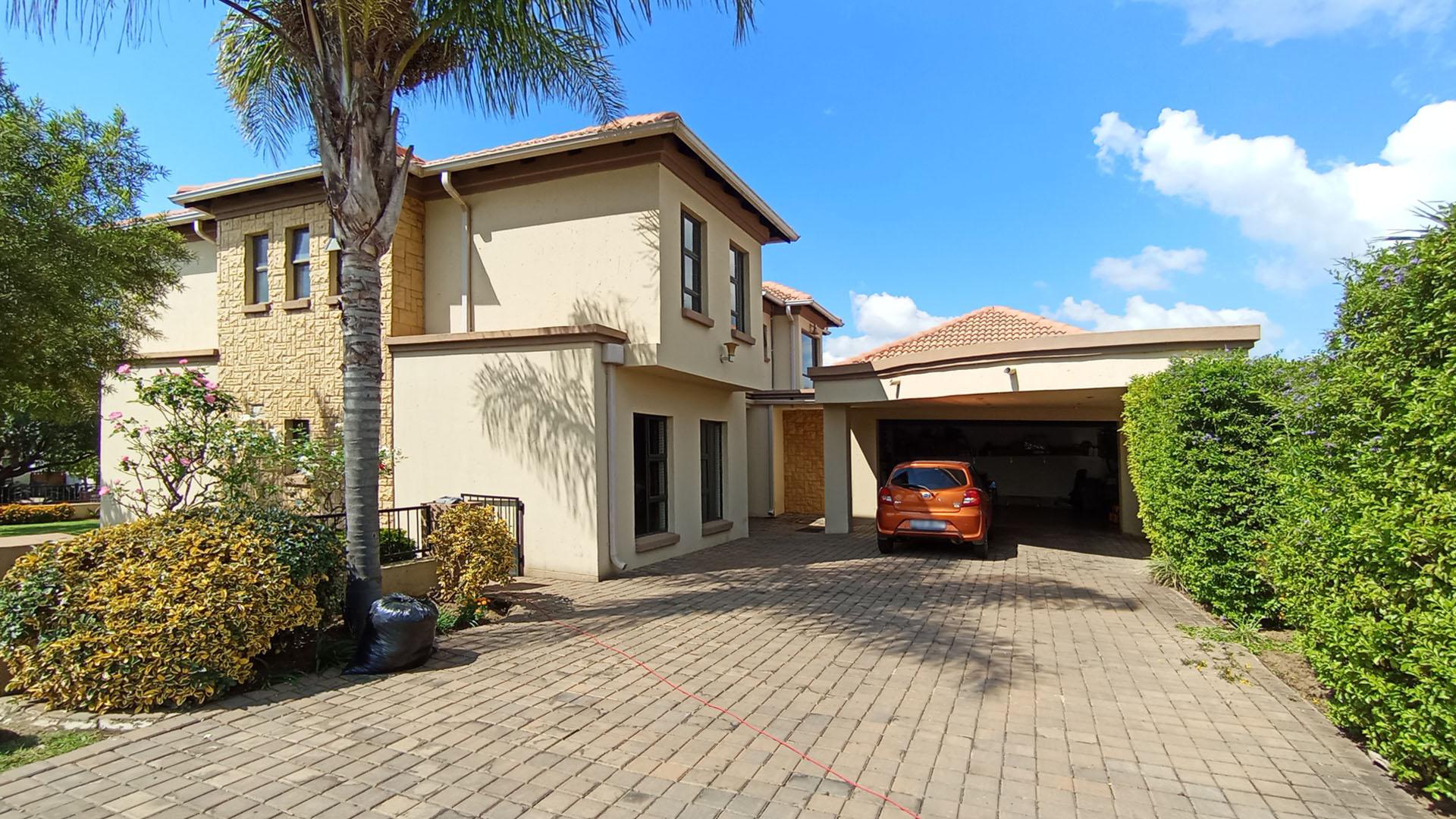 Front View of property in Blue Valley Golf Estate