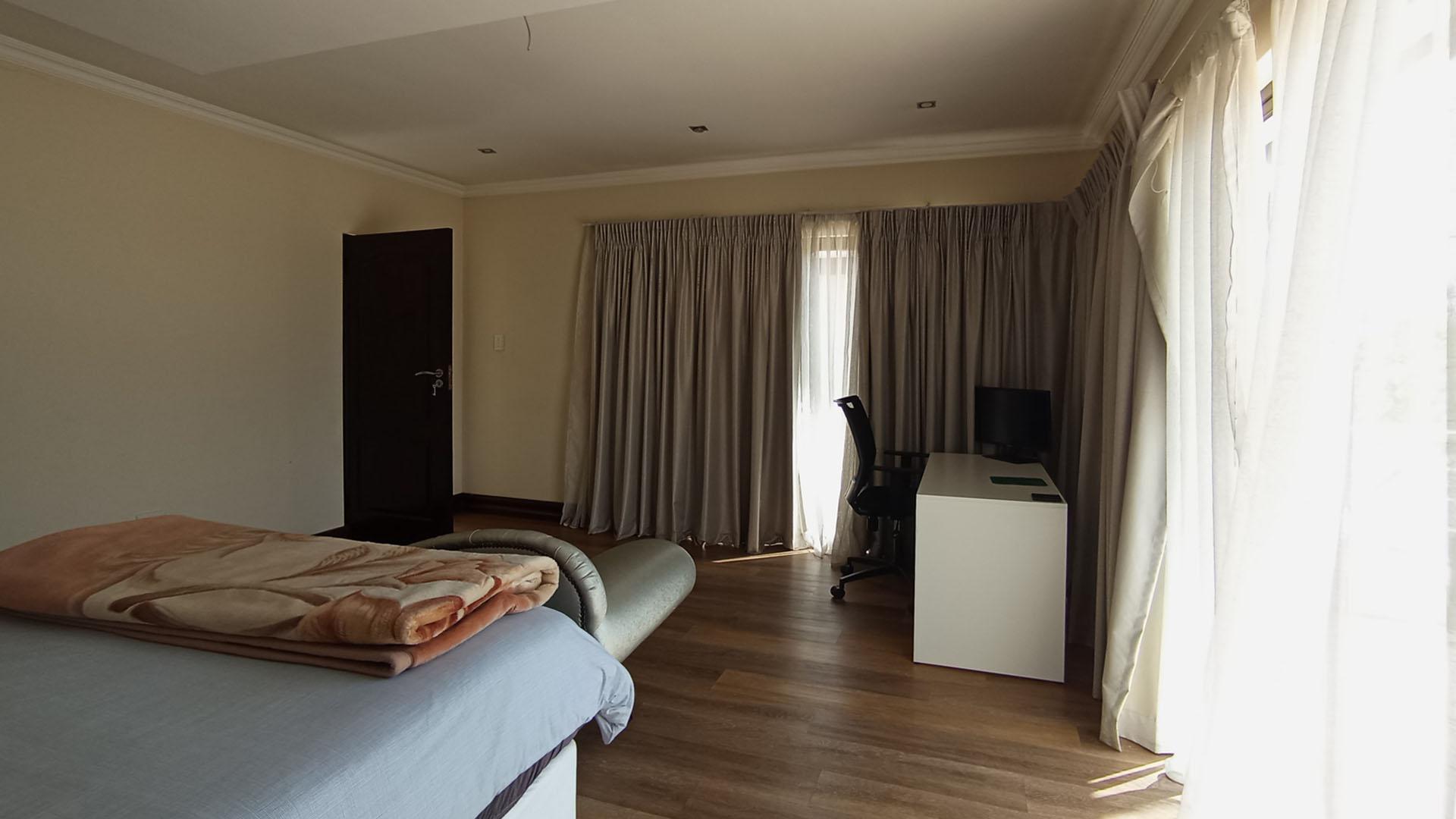 Main Bedroom - 35 square meters of property in Blue Valley Golf Estate