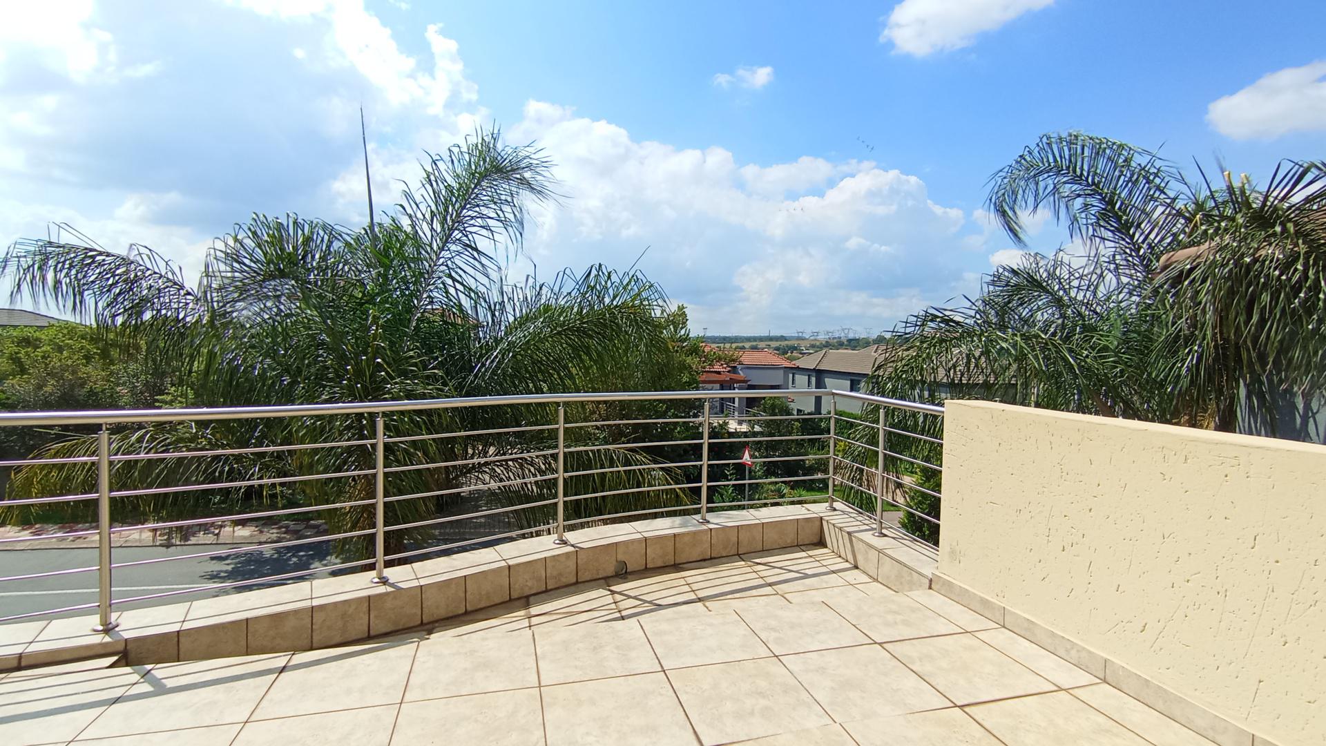 Balcony - 43 square meters of property in Blue Valley Golf Estate