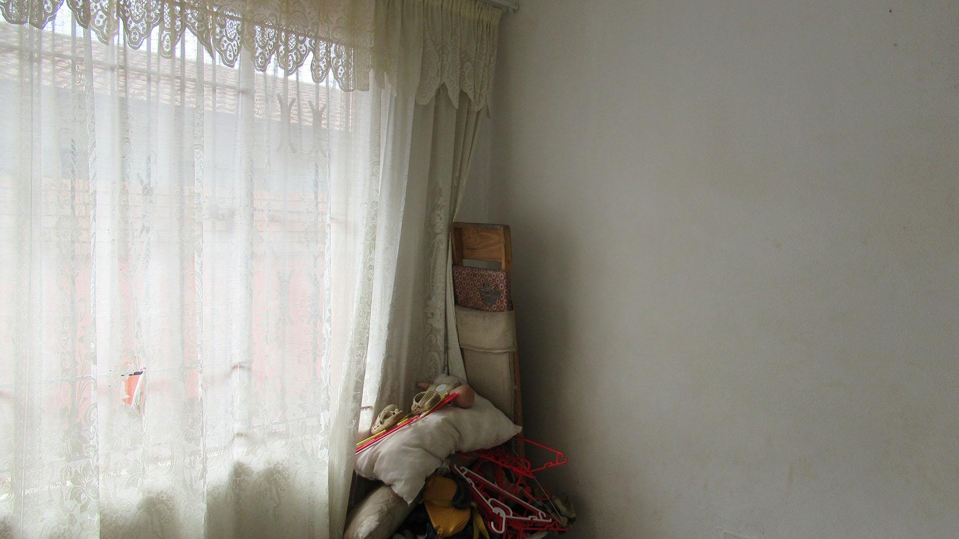 Bed Room 1 - 9 square meters of property in Protea South