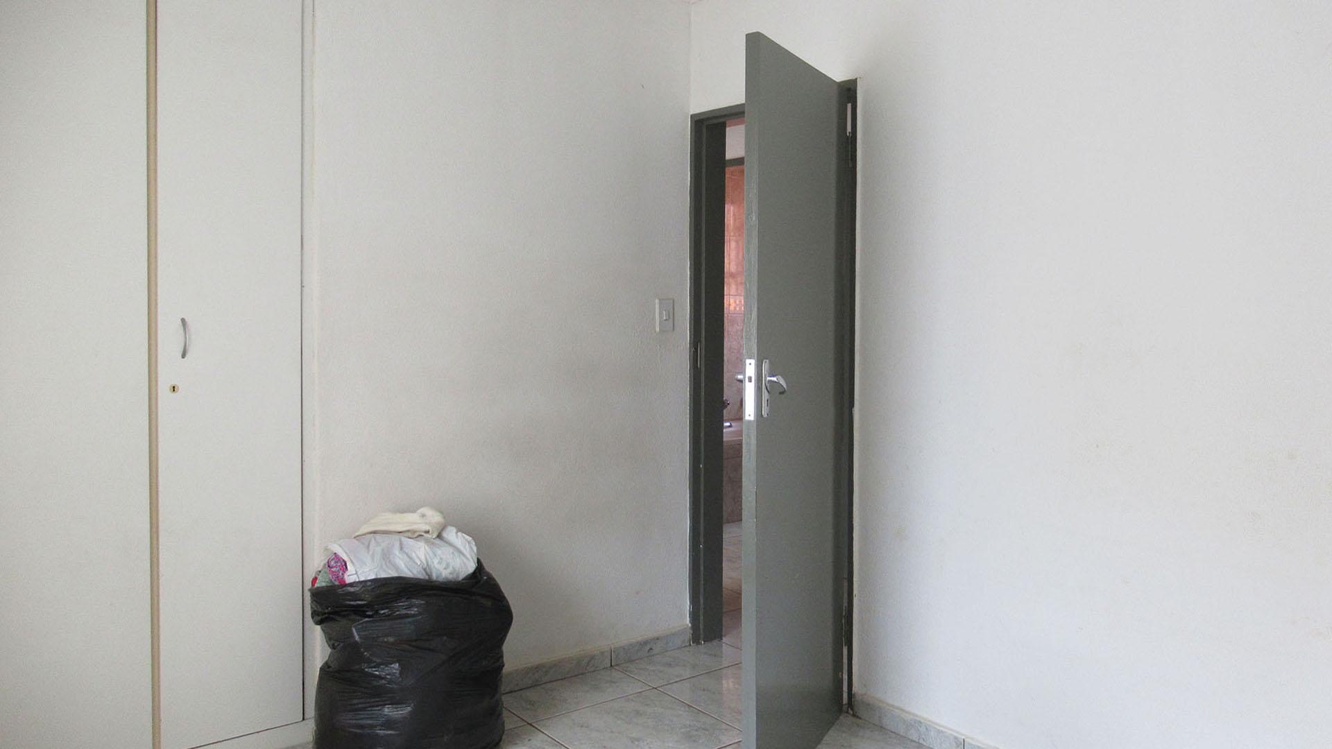 Bed Room 2 - 13 square meters of property in Protea South