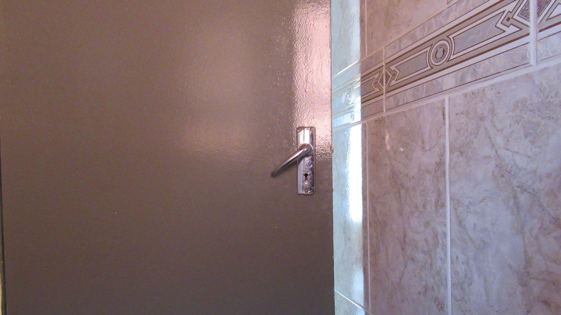 Bathroom 1 - 2 square meters of property in Protea South