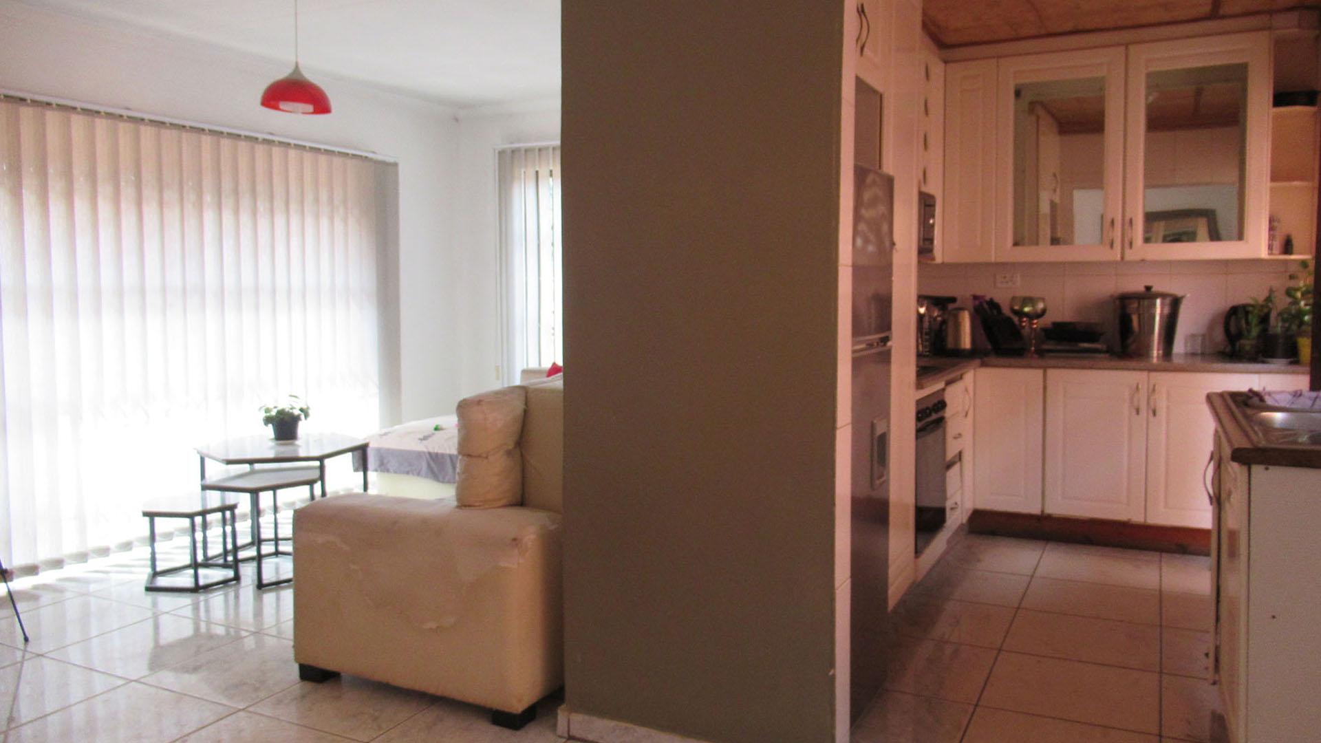 Dining Room - 11 square meters of property in Protea South