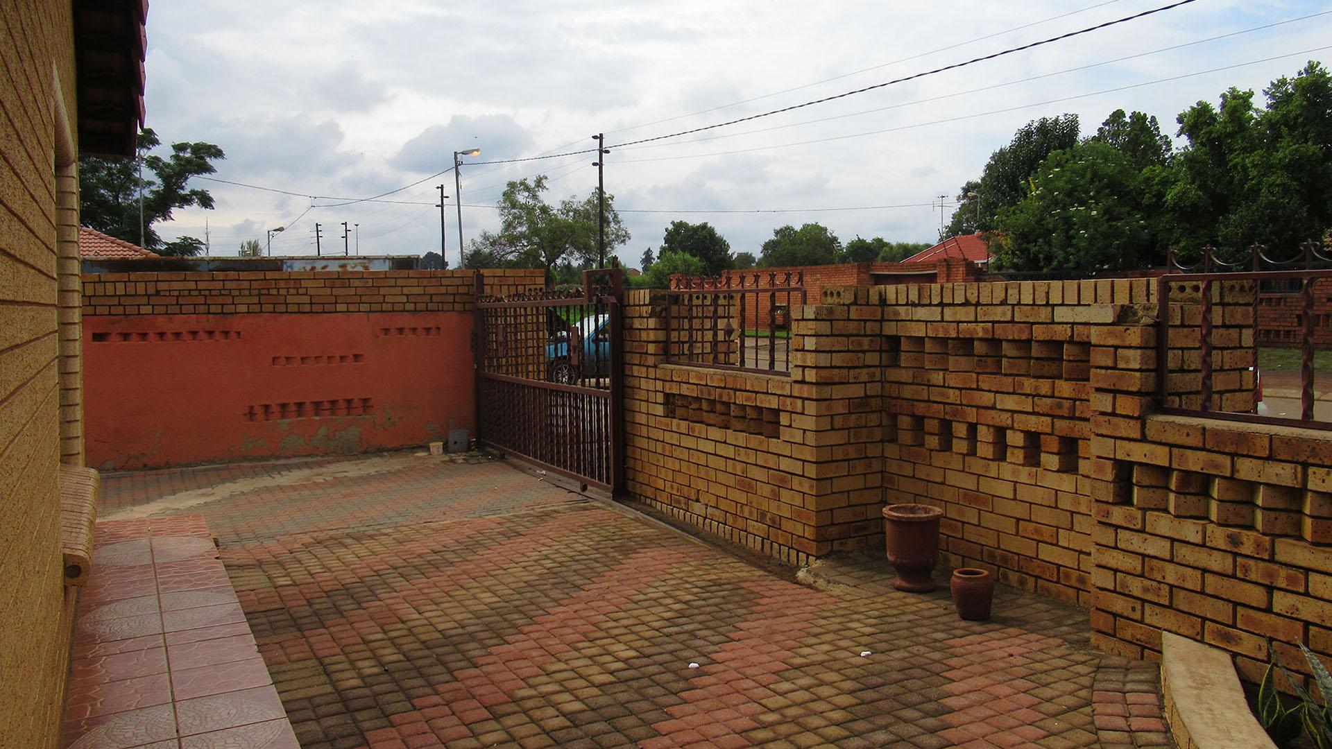 Front View of property in Protea South