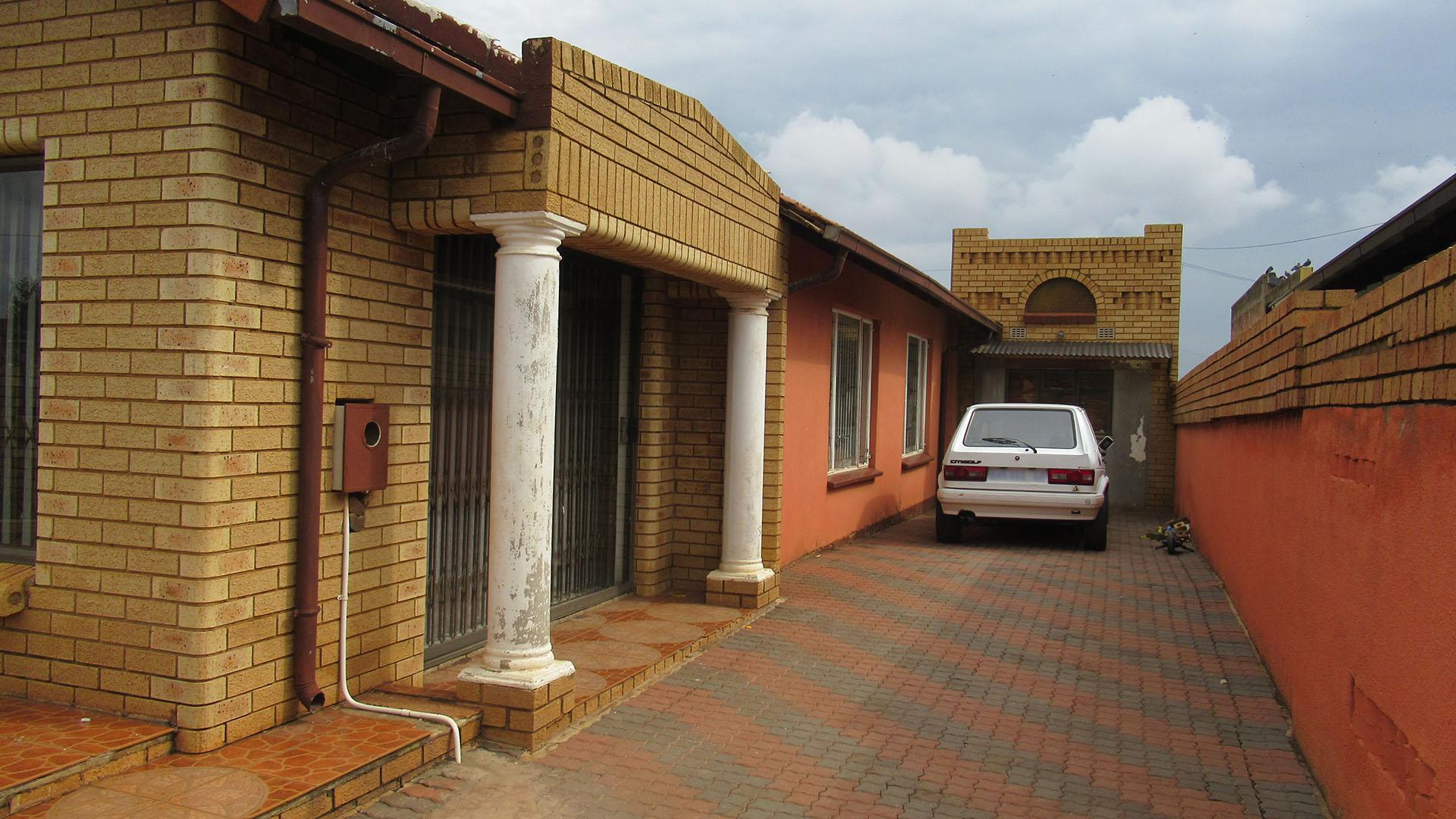 Front View of property in Protea South