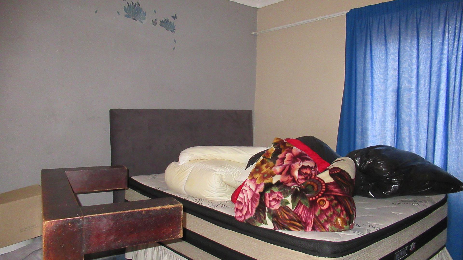Bed Room 4 - 11 square meters of property in Protea South