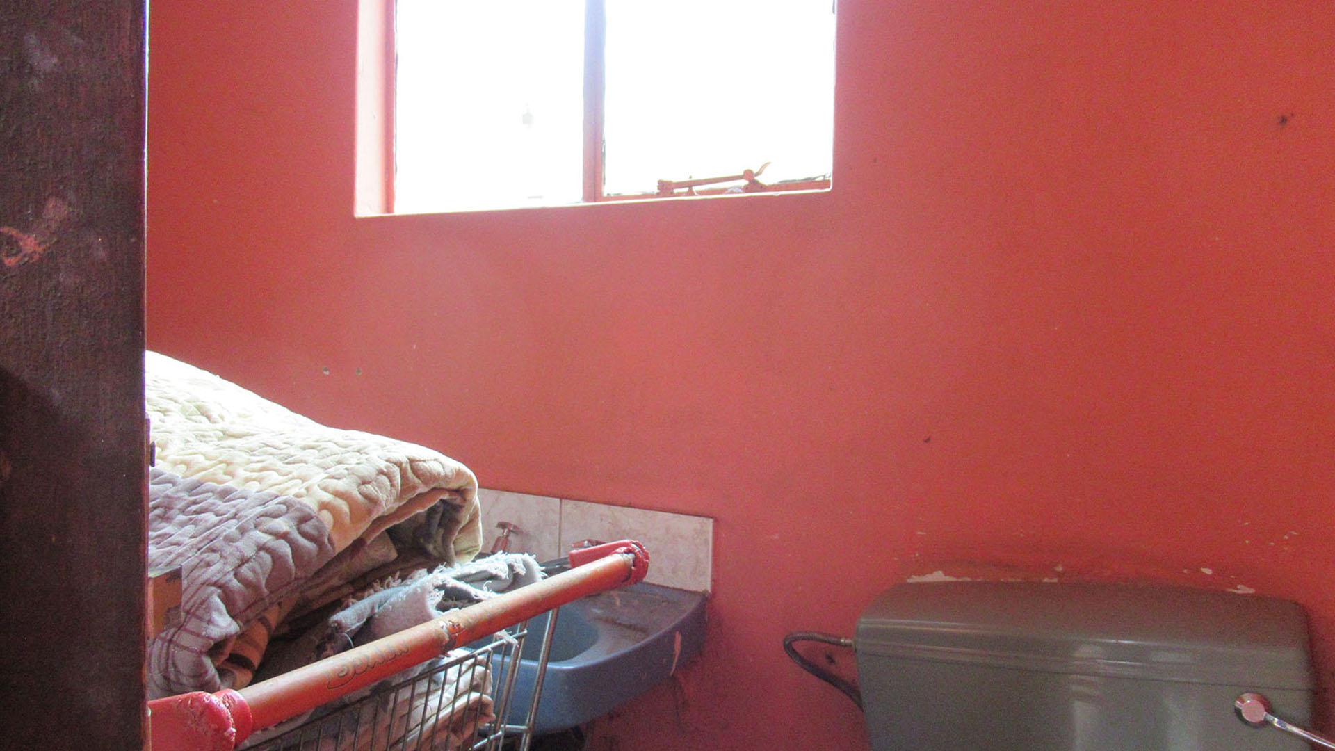 Bathroom 3+ - 5 square meters of property in Protea South