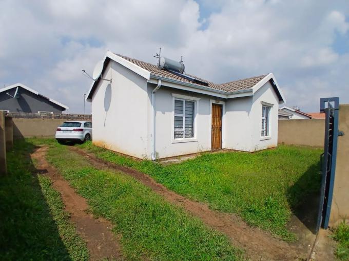 3 Bedroom House for Sale For Sale in Klippoortjie AH - MR674100