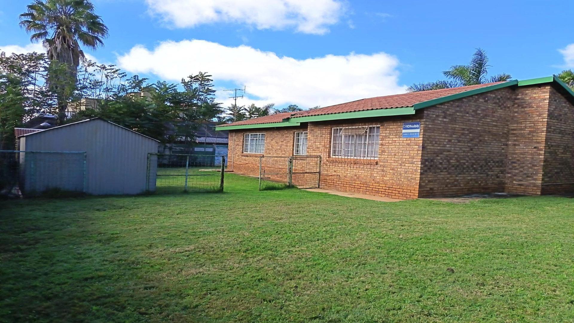 Backyard of property in Eikepark