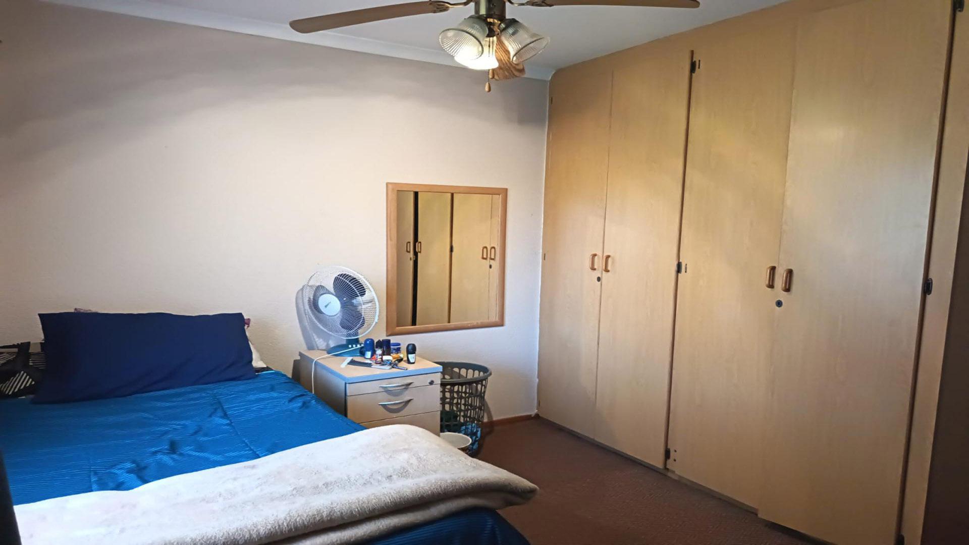 Bed Room 1 - 10 square meters of property in Eikepark