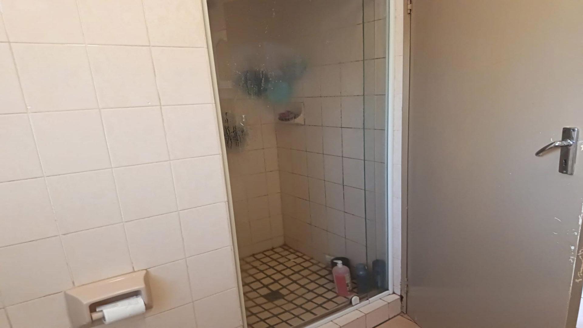 Bathroom 1 - 5 square meters of property in Eikepark