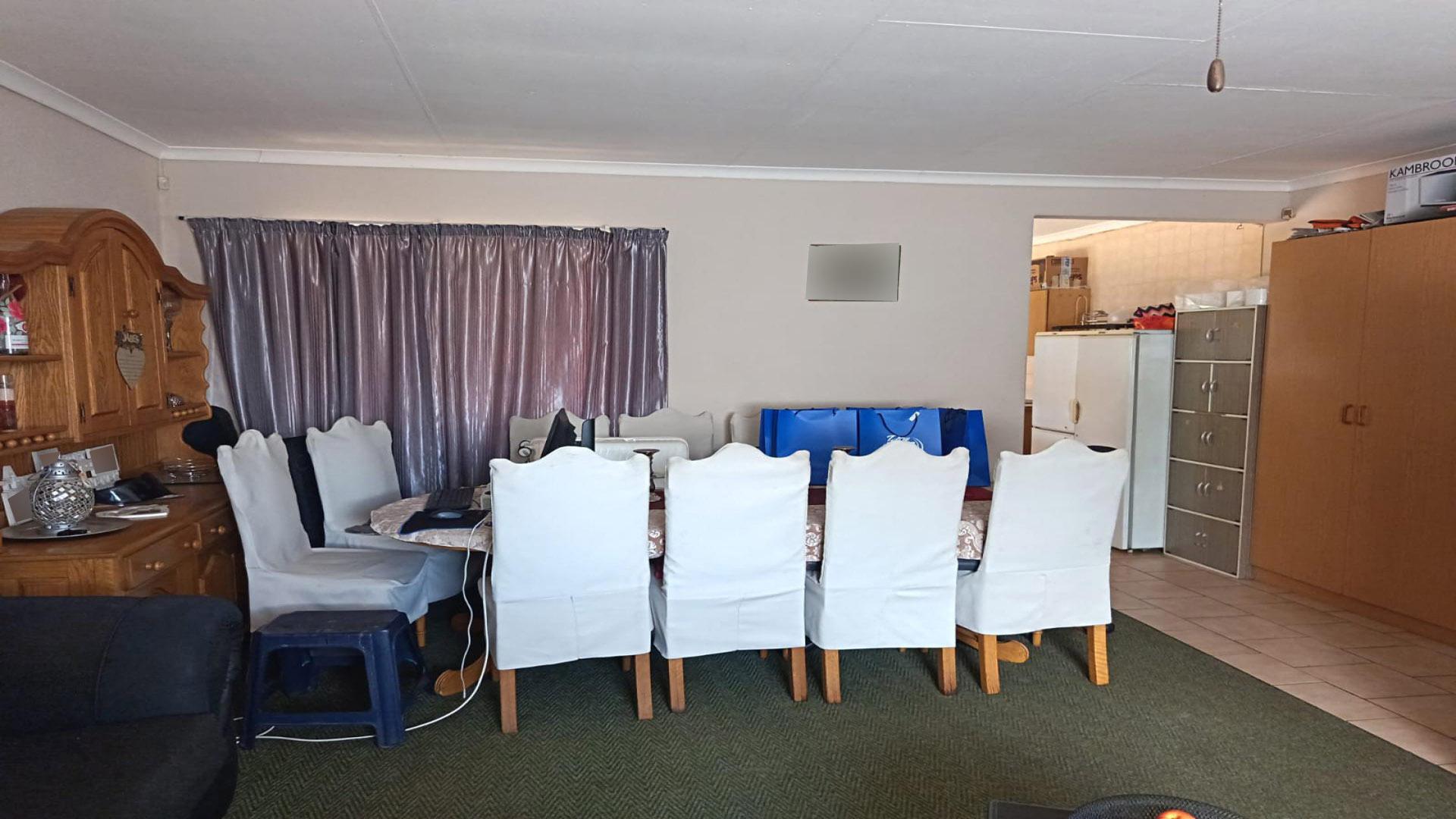 Dining Room - 13 square meters of property in Eikepark