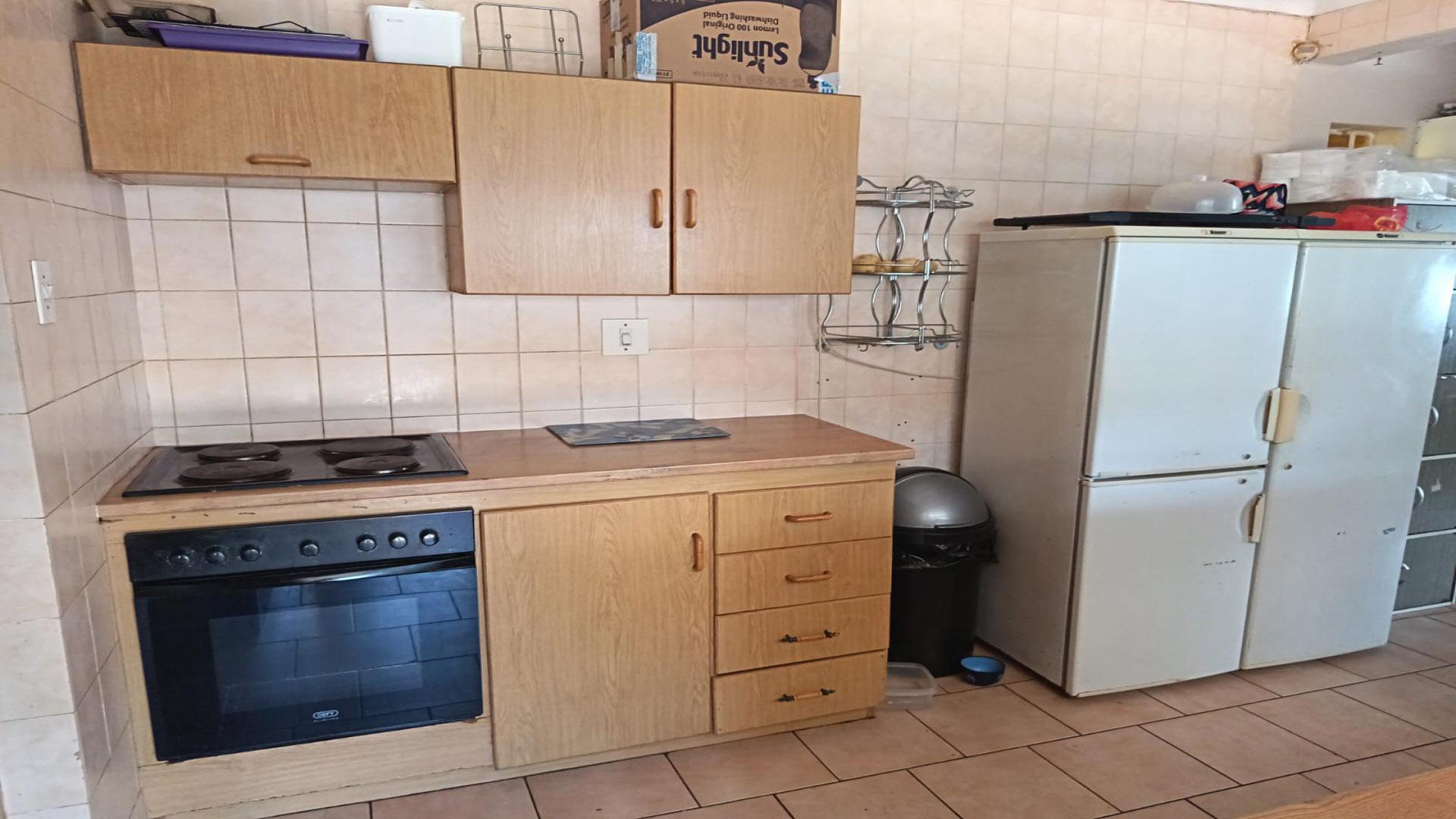 Kitchen - 8 square meters of property in Eikepark
