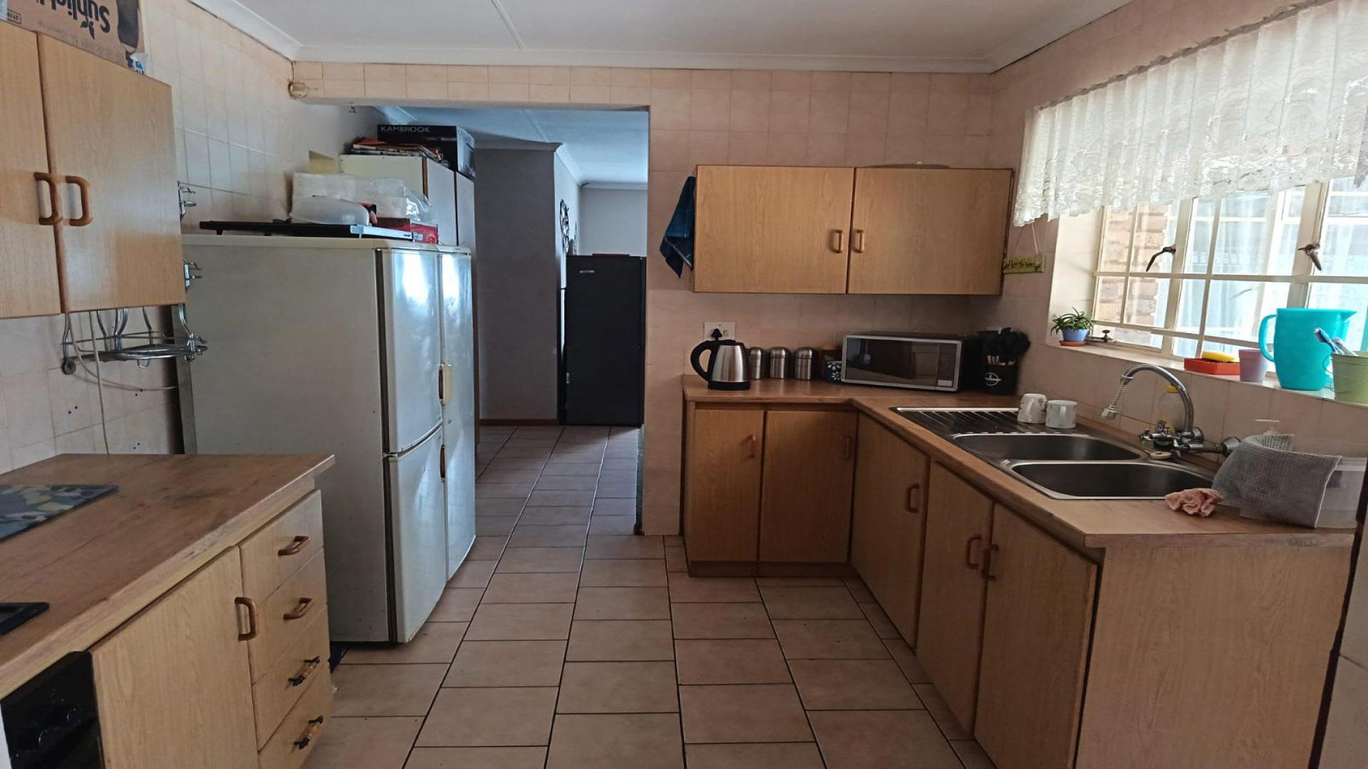 Kitchen - 8 square meters of property in Eikepark