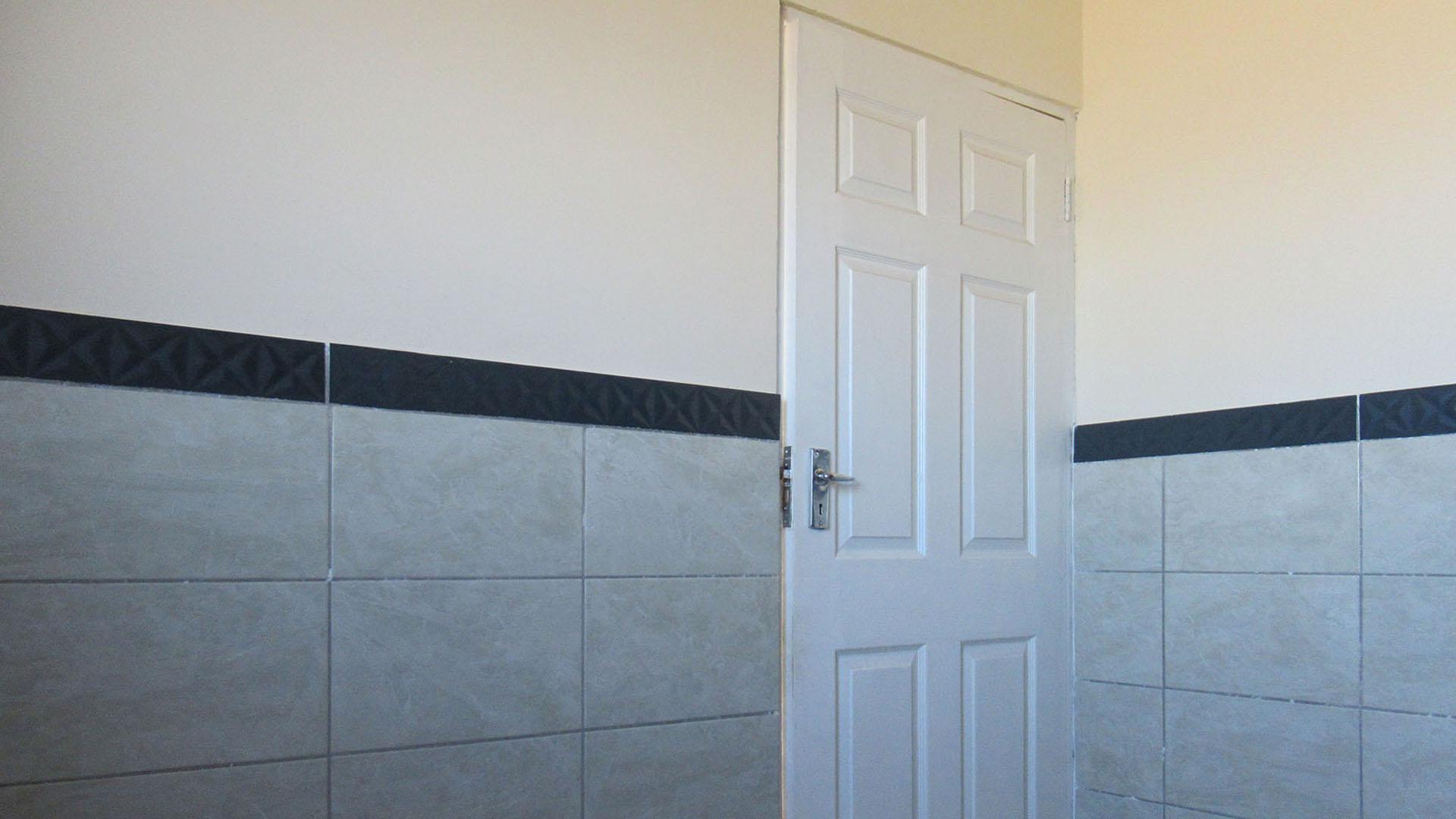 Main Bathroom - 9 square meters of property in Krugersdorp
