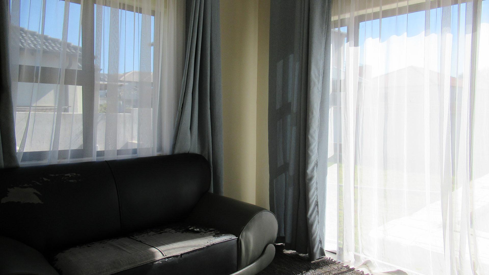 Bed Room 1 - 14 square meters of property in Krugersdorp