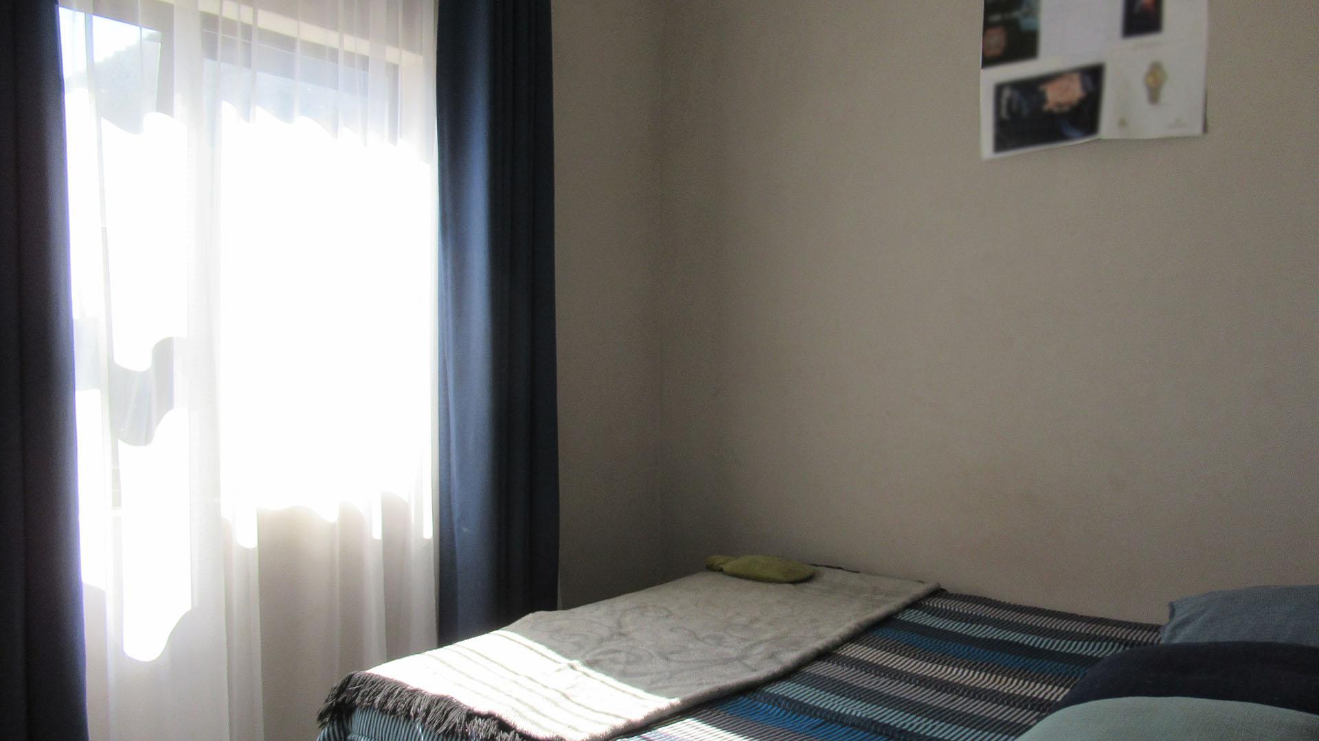 Bed Room 2 - 10 square meters of property in Krugersdorp