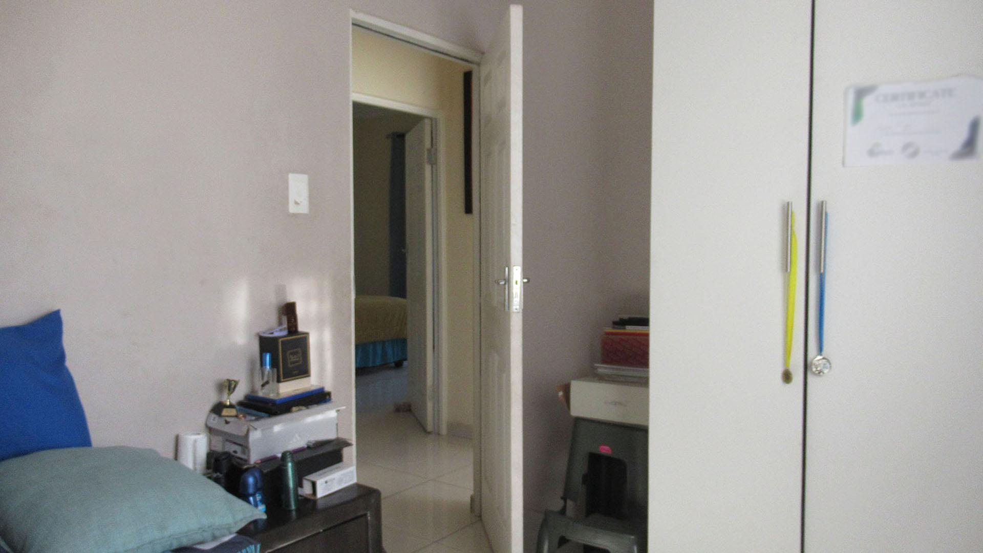 Bed Room 2 - 10 square meters of property in Krugersdorp