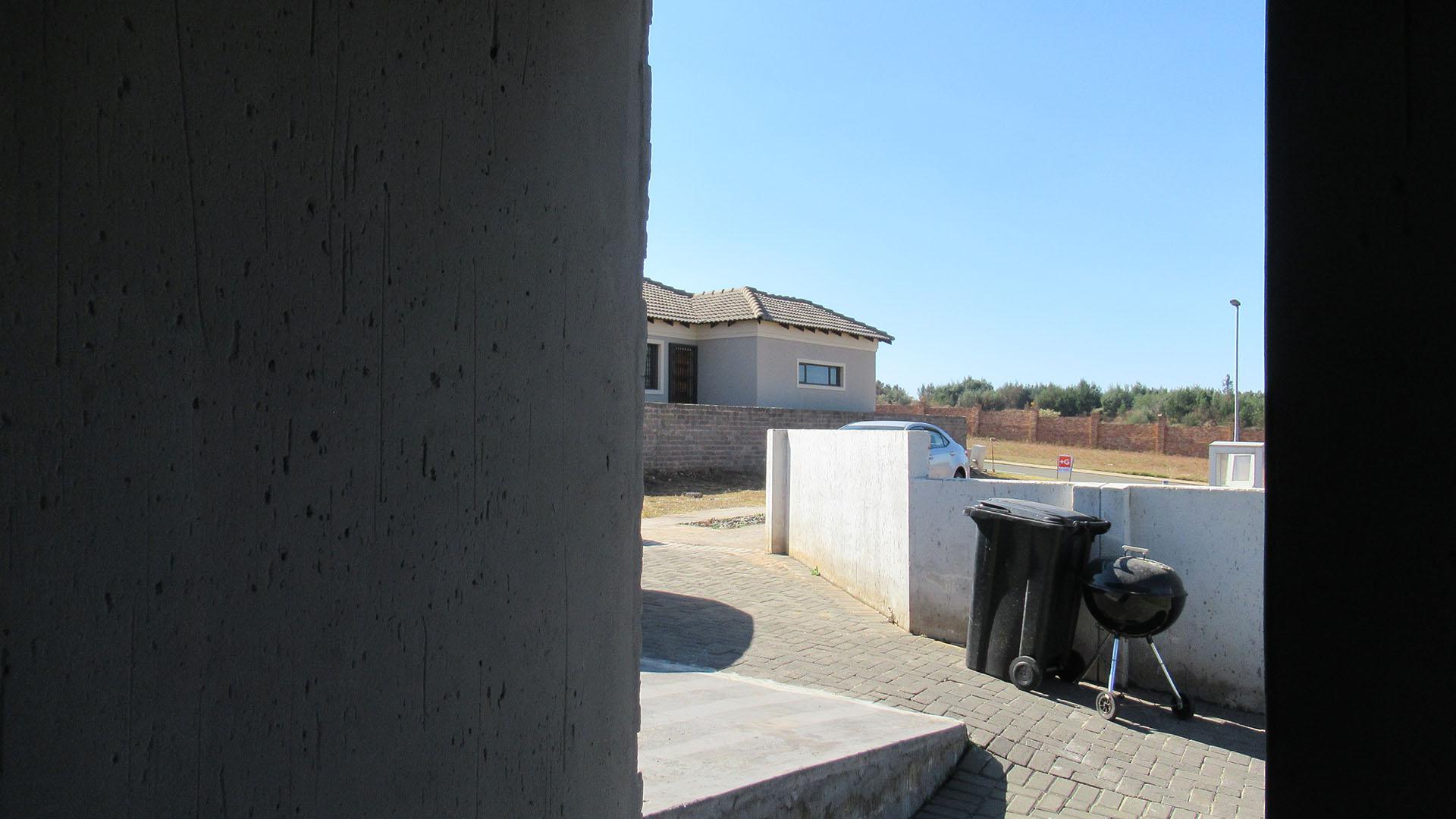 Patio - 2 square meters of property in Krugersdorp