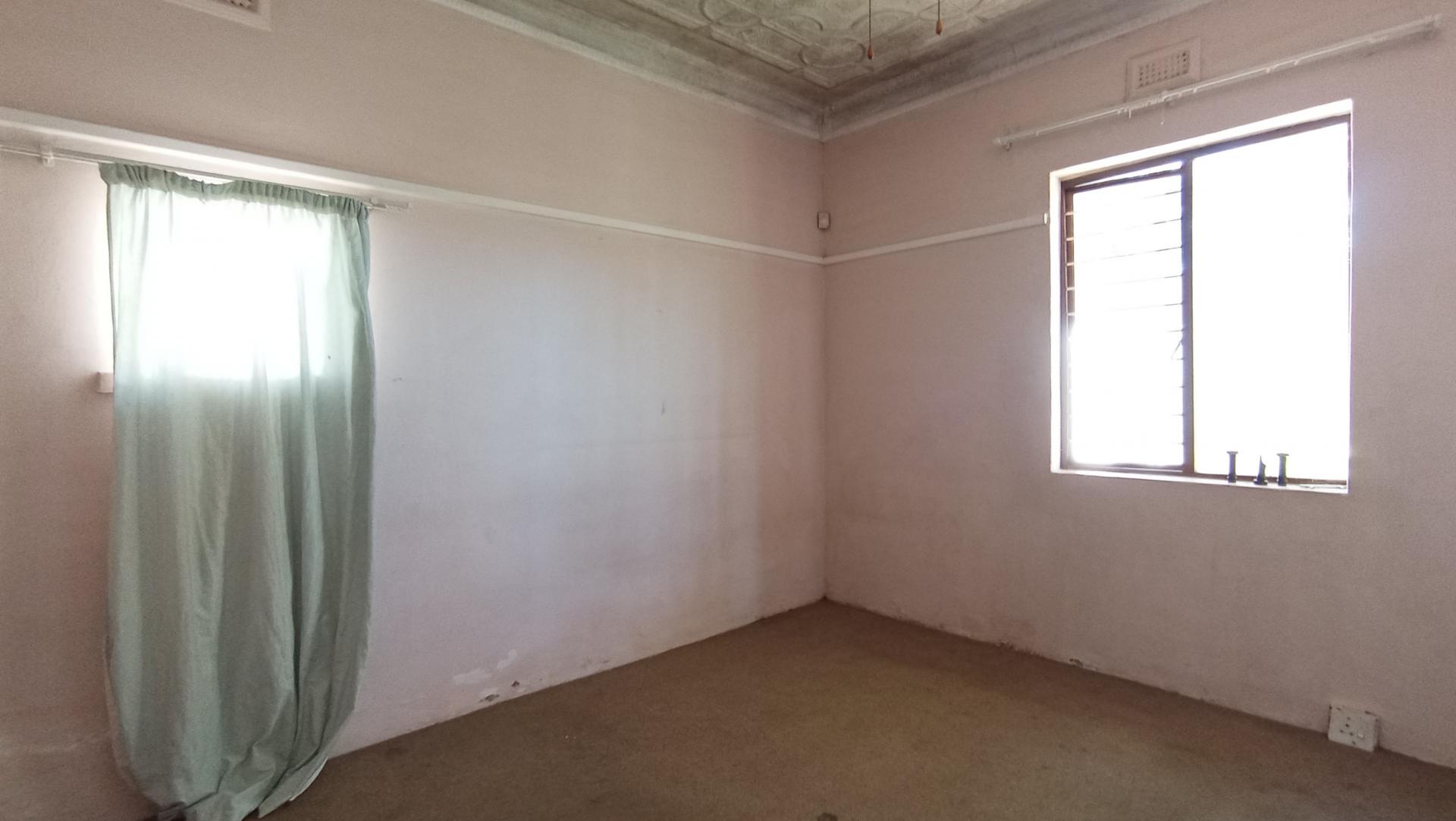 Bed Room 1 - 16 square meters of property in Orange Grove