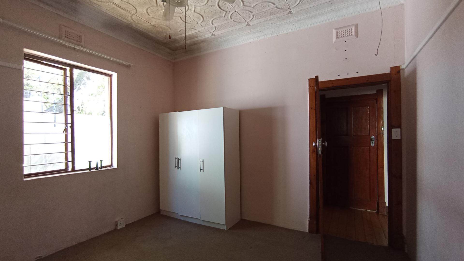 Bed Room 1 - 16 square meters of property in Orange Grove