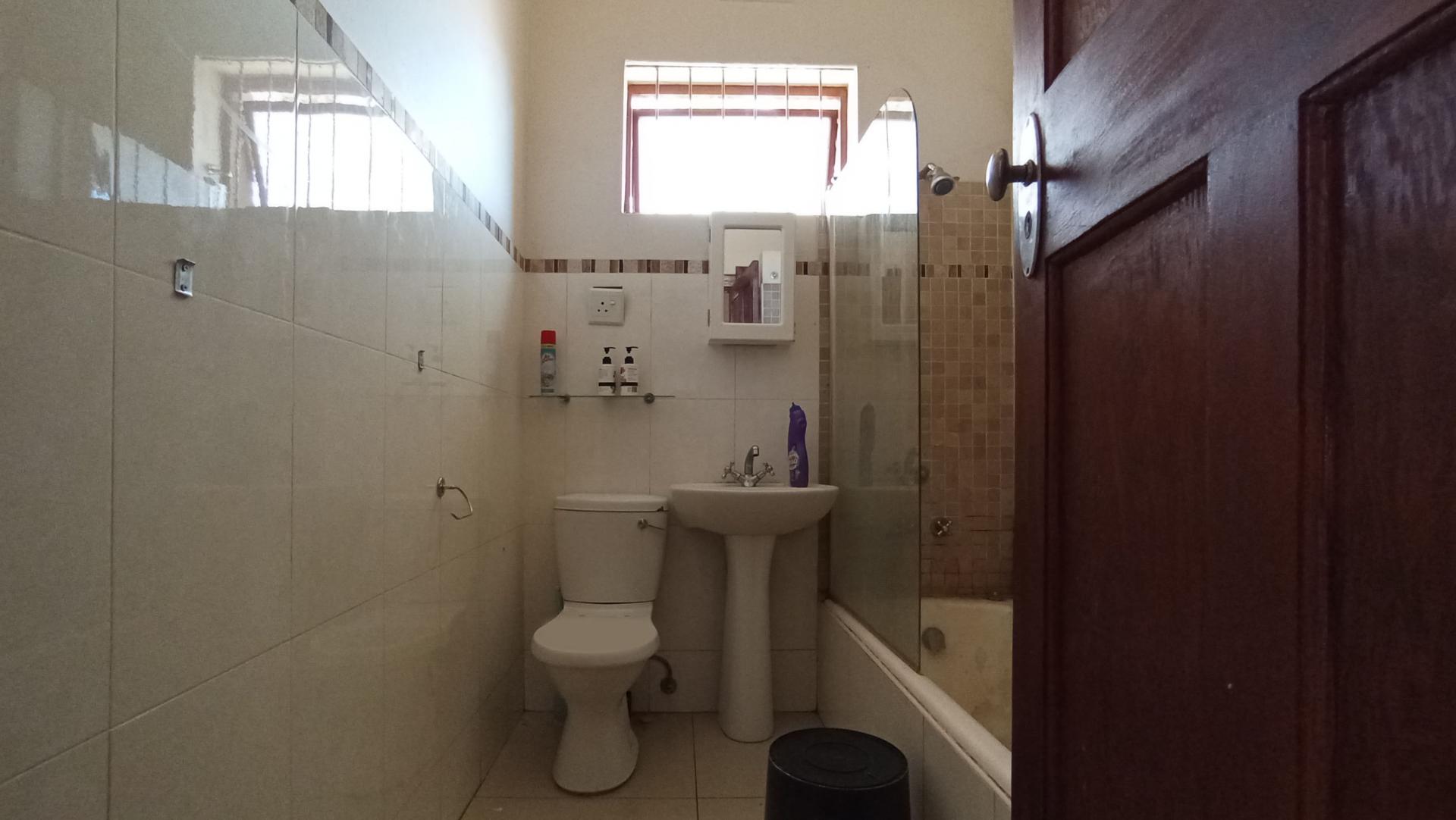 Bathroom 1 - 6 square meters of property in Orange Grove