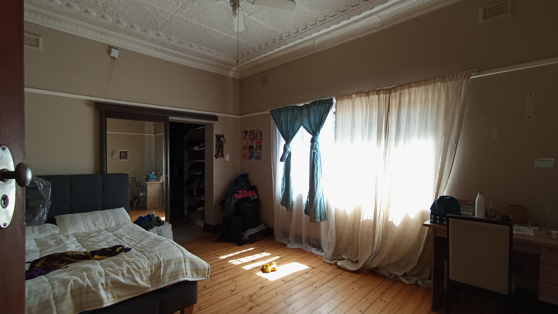 Main Bedroom - 27 square meters of property in Orange Grove