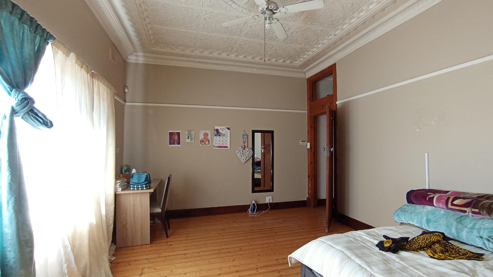 Main Bedroom - 27 square meters of property in Orange Grove