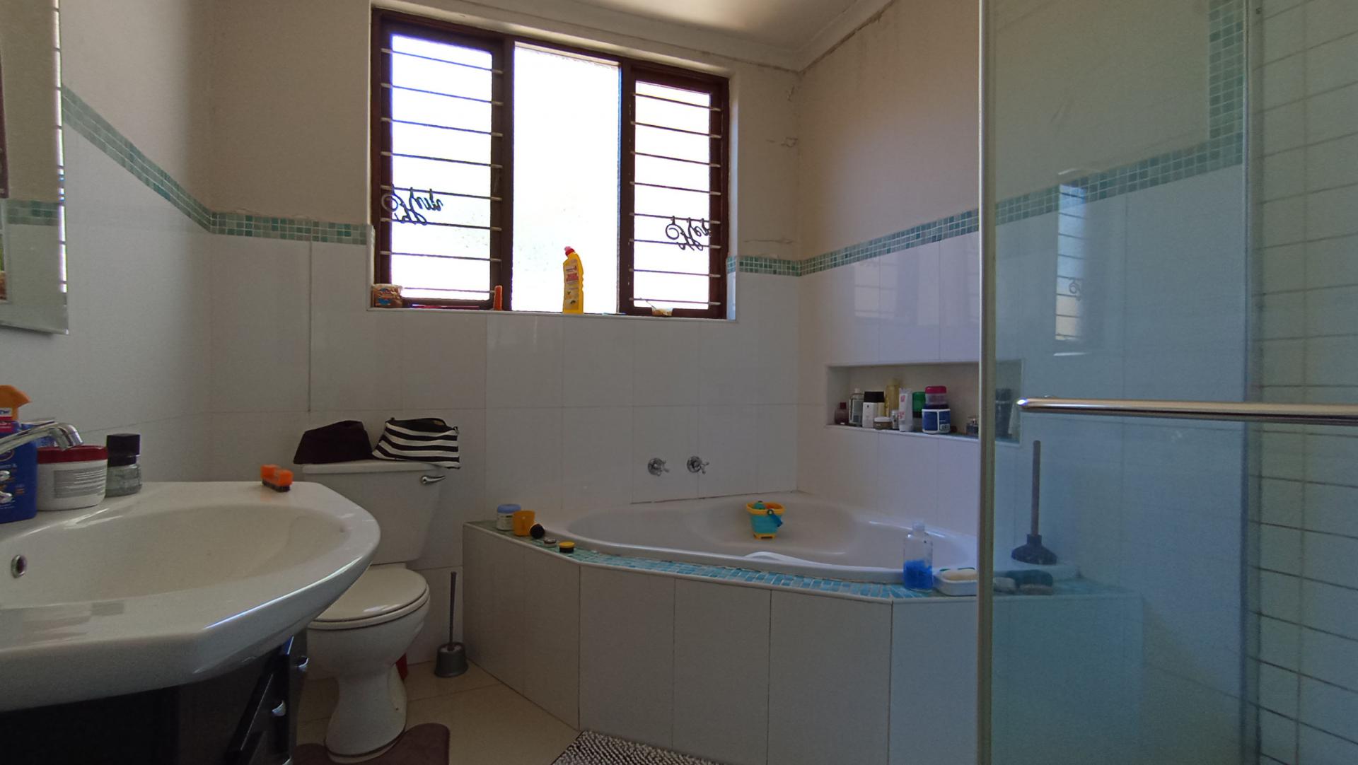Main Bathroom - 8 square meters of property in Orange Grove