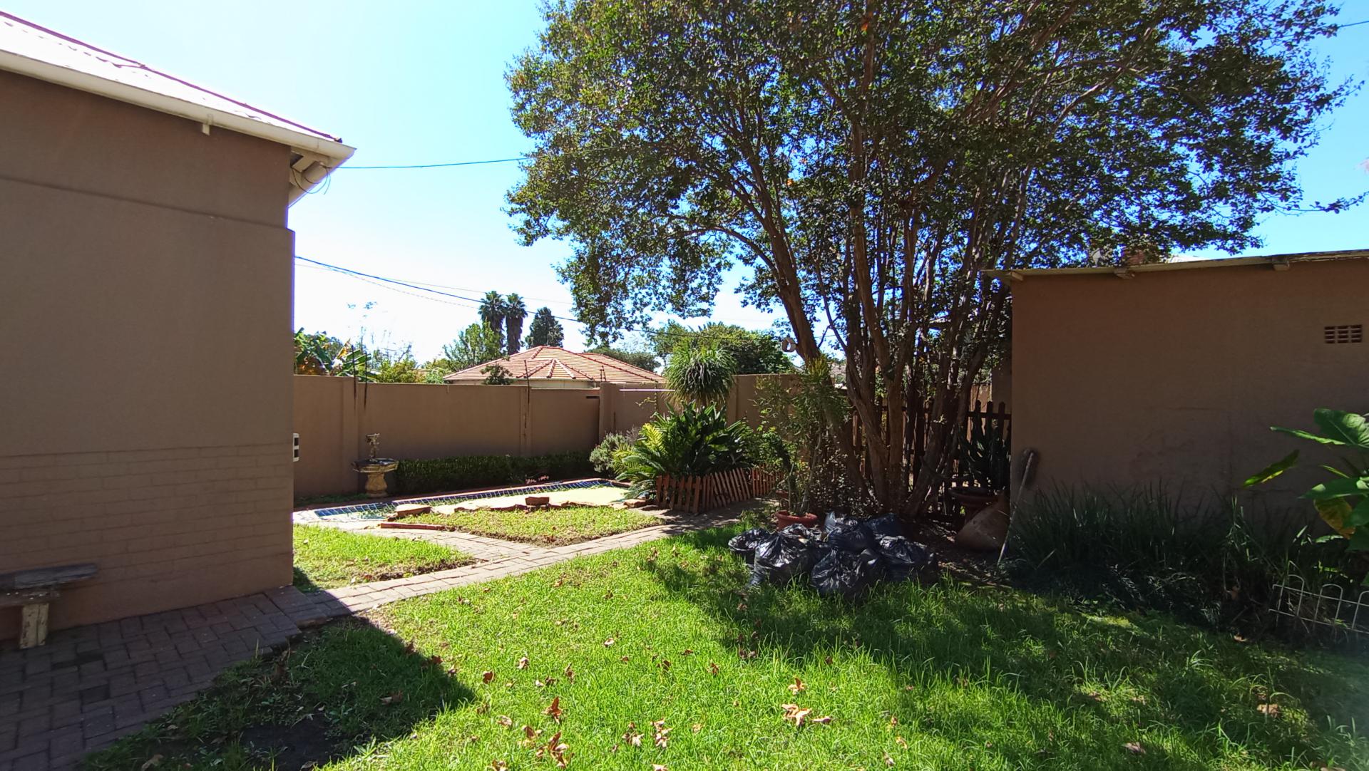 Garden of property in Orange Grove