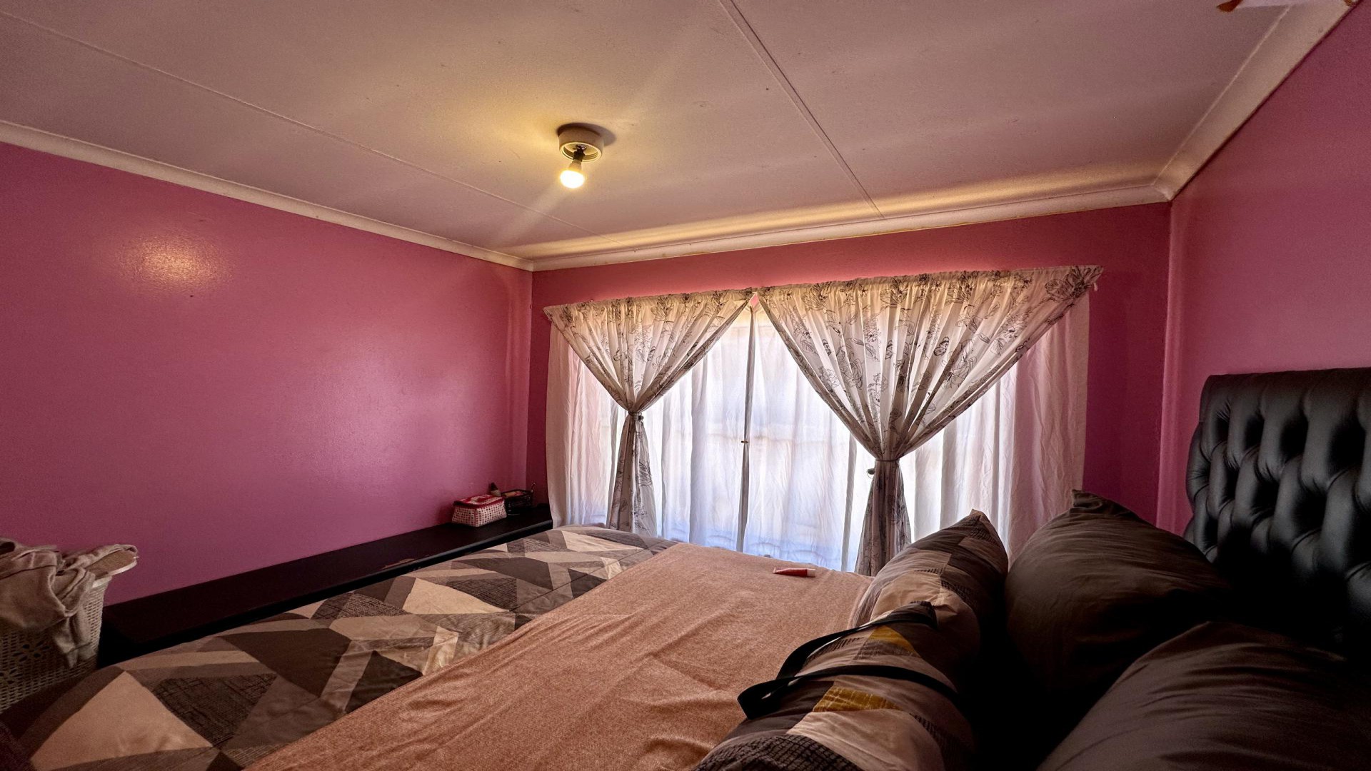 Bed Room 1 of property in Mangaung