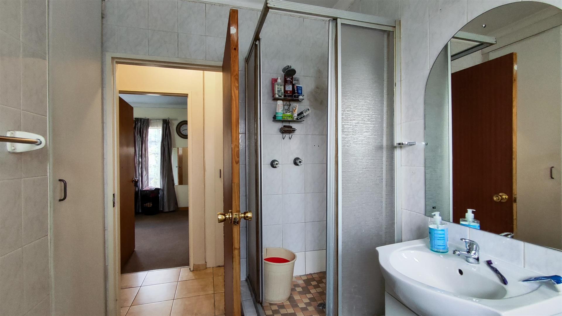 Bathroom 1 - 7 square meters of property in Freeway Park