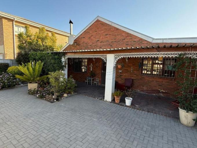 3 Bedroom House for Sale For Sale in Brackenfell - MR674127