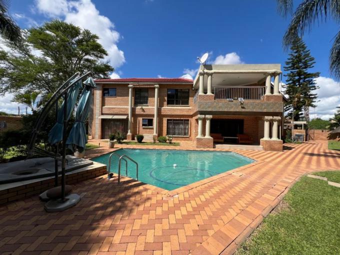 8 Bedroom House for Sale For Sale in Bendor - MR674138