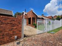 3 Bedroom 3 Bathroom Simplex for Sale for sale in Mayberry Park